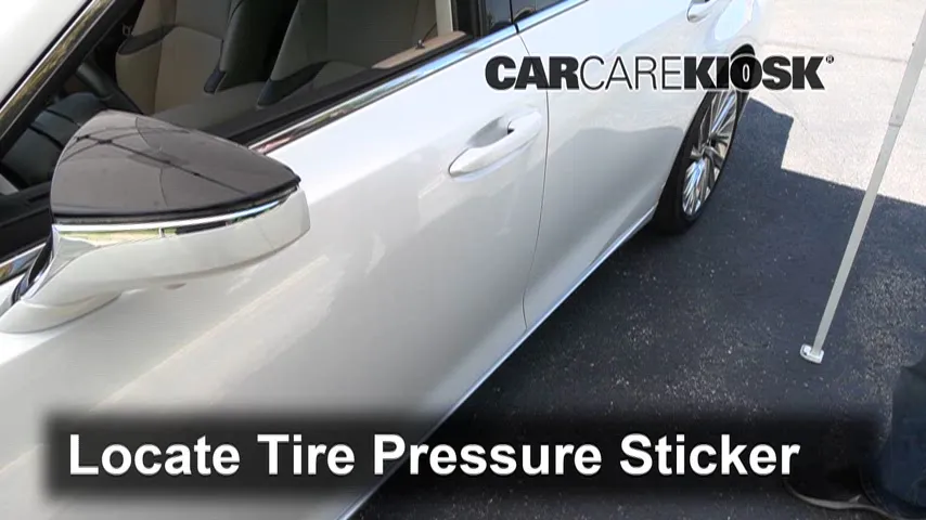 2020 Lexus ES300h Ultra Luxury 2.5L 4 Cyl. Tires & Wheels Check Tire Pressure